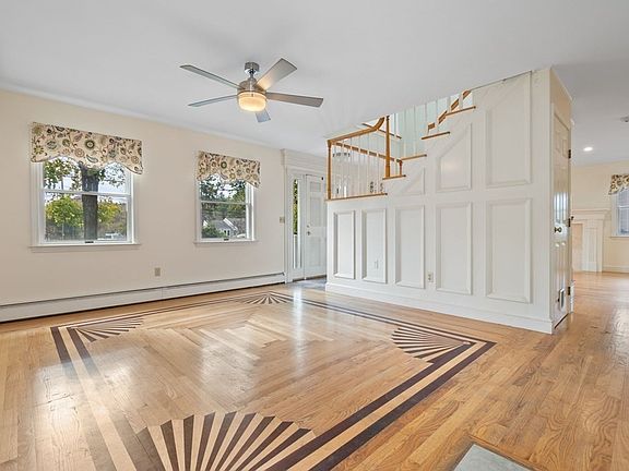 4th image of 250 Essex St