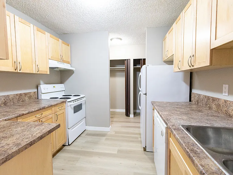 205 Heritage Dr SE — Photo 4