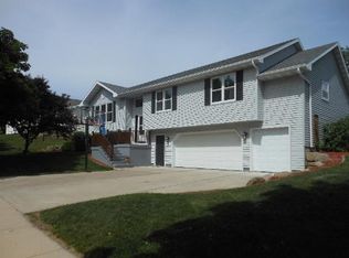 625 S 1st St, Mount Horeb, WI 53572