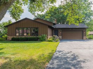 4340 College Heights Cir, Bloomington, MN 55437
