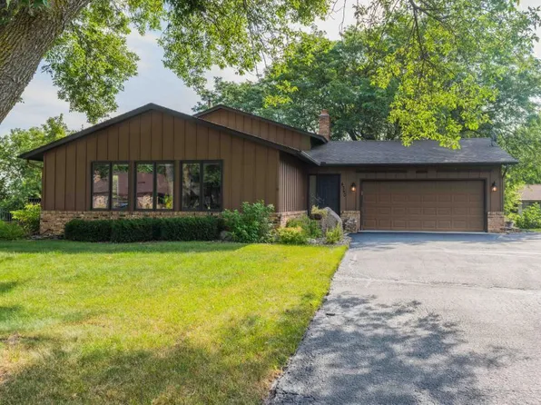 4340 College Heights Cir, Bloomington, MN 55437