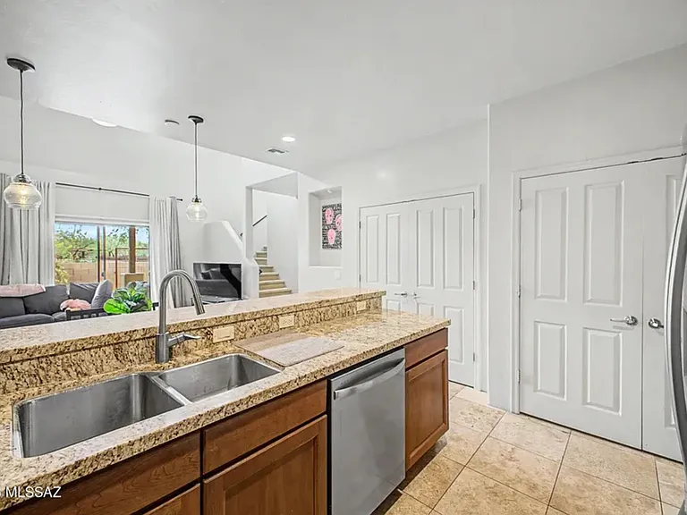 4112 N Thurston Ln #100 — Photo 18