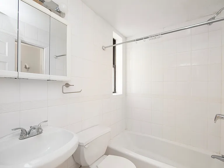 233 E 32nd St #2C — Photo 4