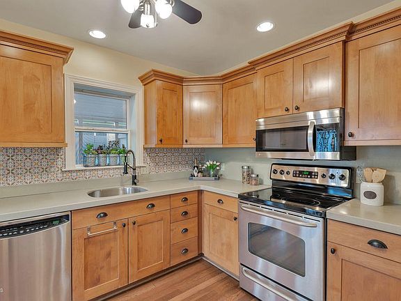 4th image of 1529 E Earll Dr