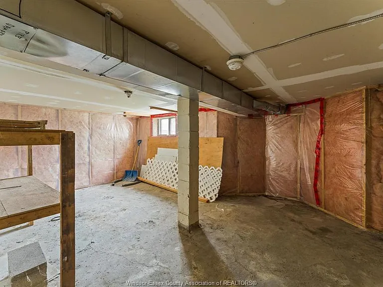 890 Howard Ave — Photo 43