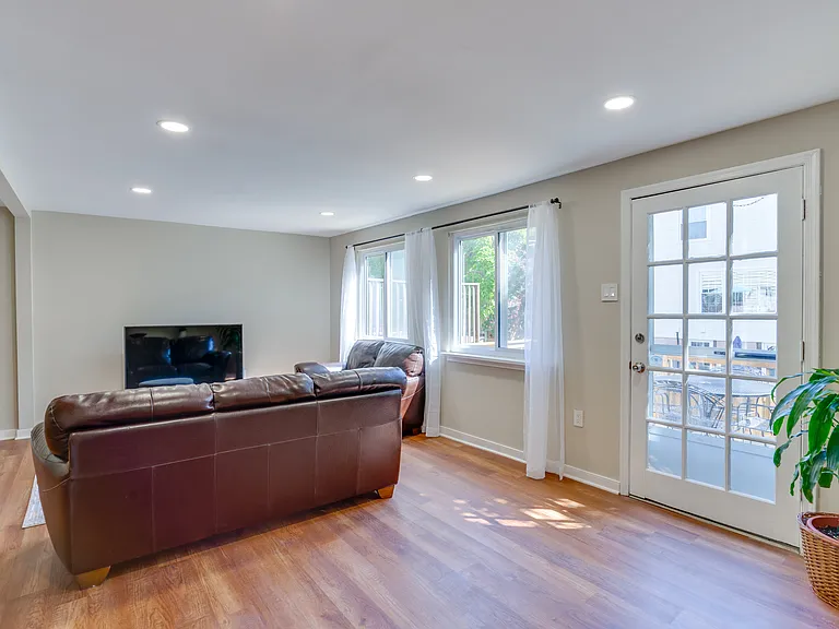 8063 Saint Annes Ct #3 — Photo 21