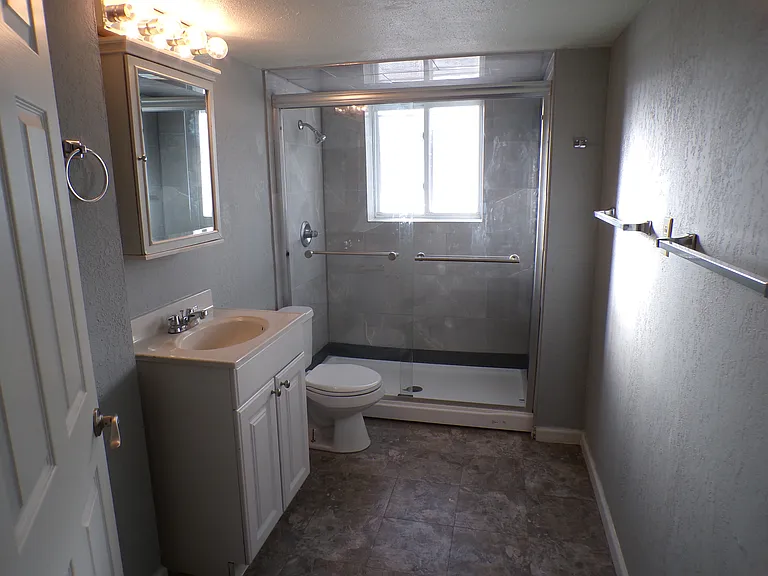1308 Hartford St — Photo 17