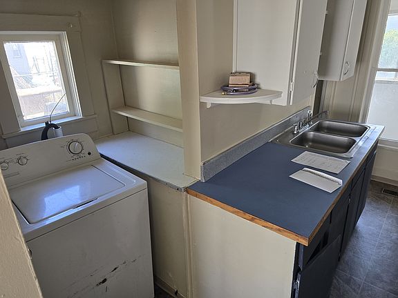 3rd image of 820 W Dalton Ave