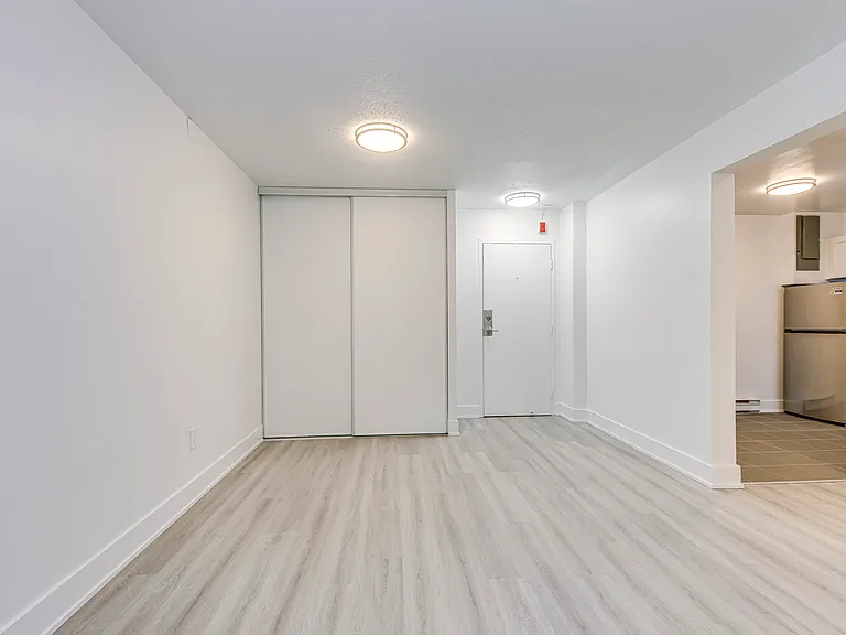 356 Hoffman St — Photo 8