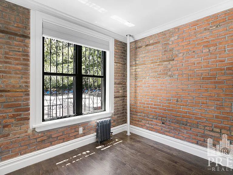 329 E 10th St #1 — Photo 7
