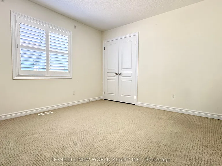 32 Falconridge Ter — Photo 16