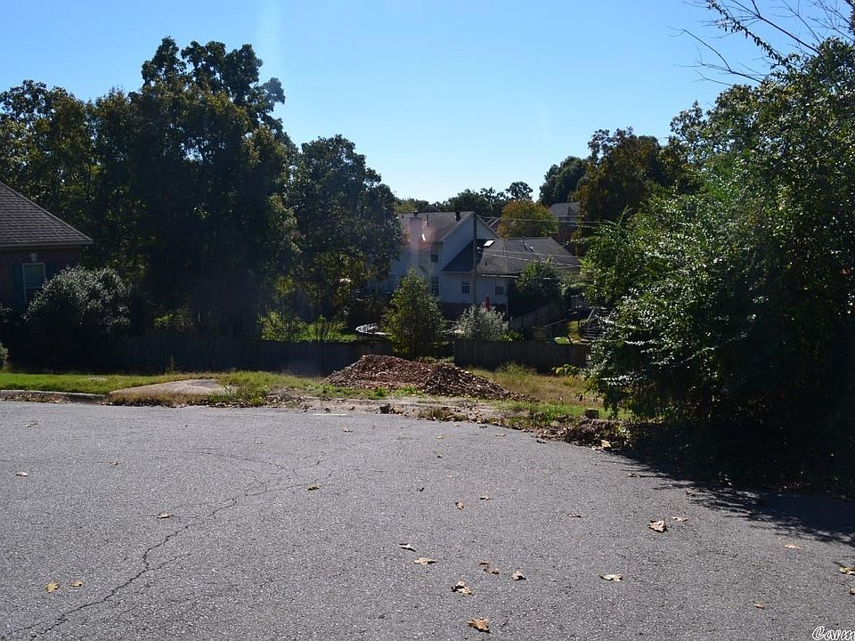 2nd image of 19 Crown Ct
