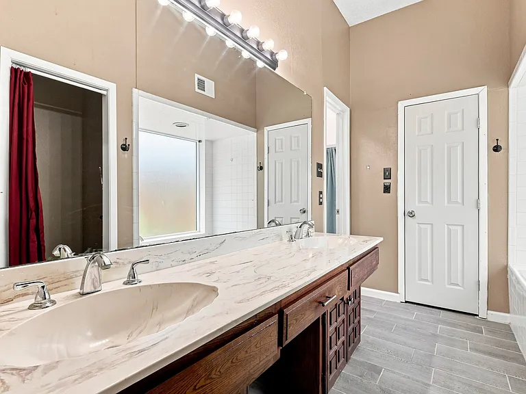 8782 Marilyn Dr — Photo 21