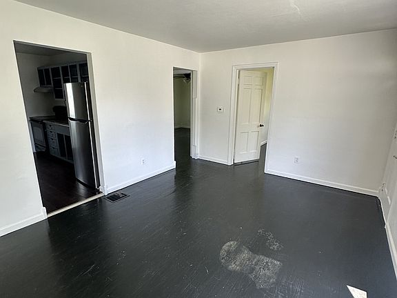 4th image of 222 E 29th St