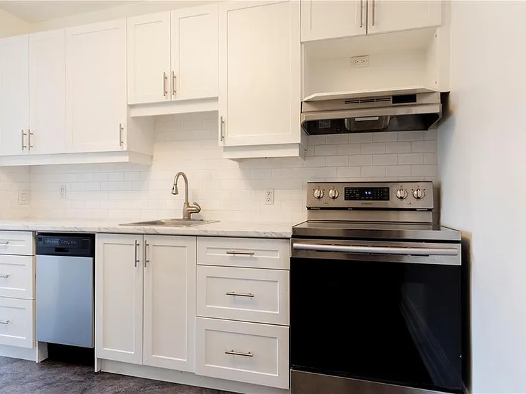 170 Florence St #1 — Photo 4