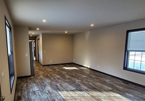 4th image of 15 Grand Ave N