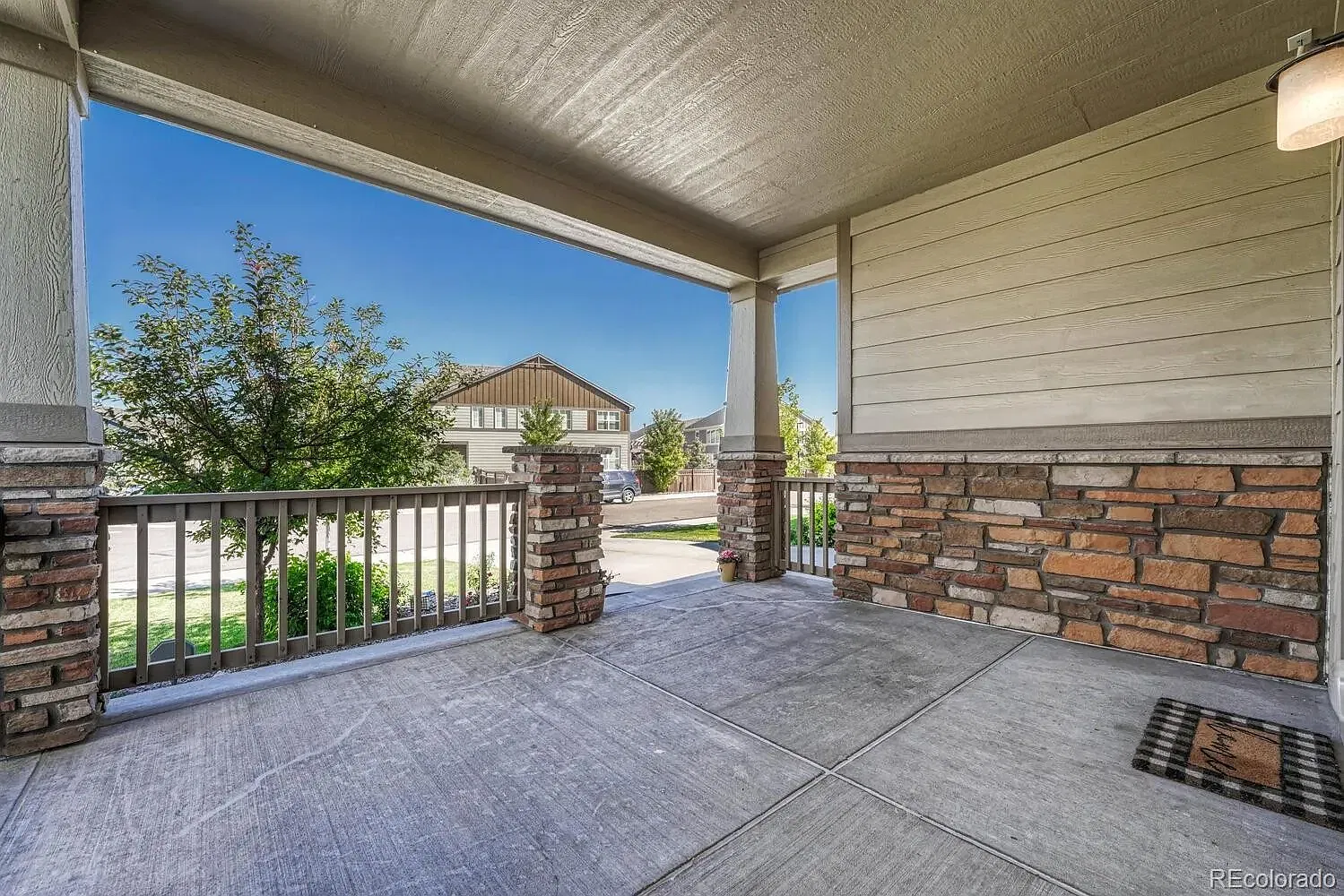 3 bed, 3.5 bath, 2700 sqft, $3,200 — Photo 4
