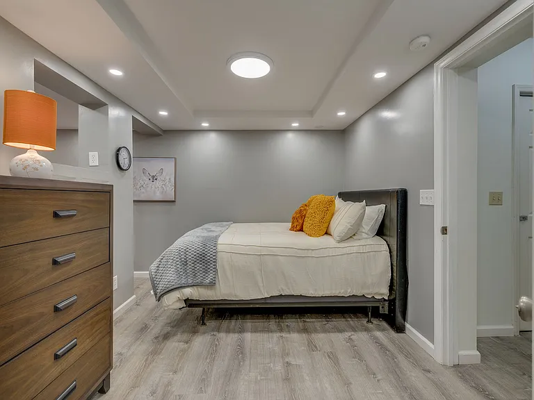 5009 Emerald Dr — Photo 35