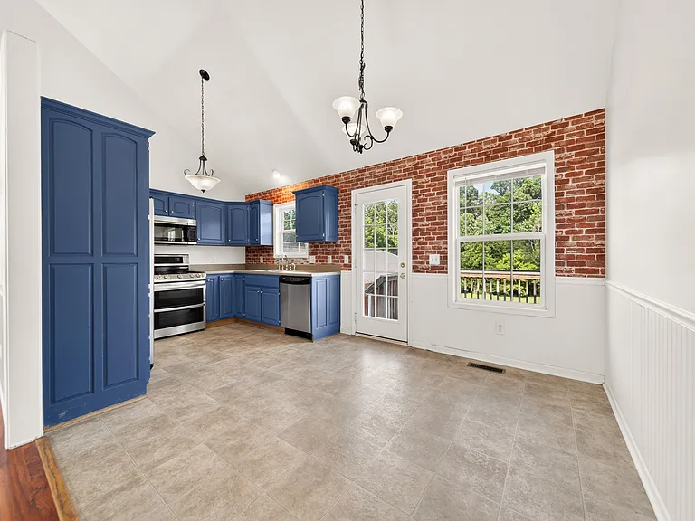 1009 Madalyn Way — Photo 6