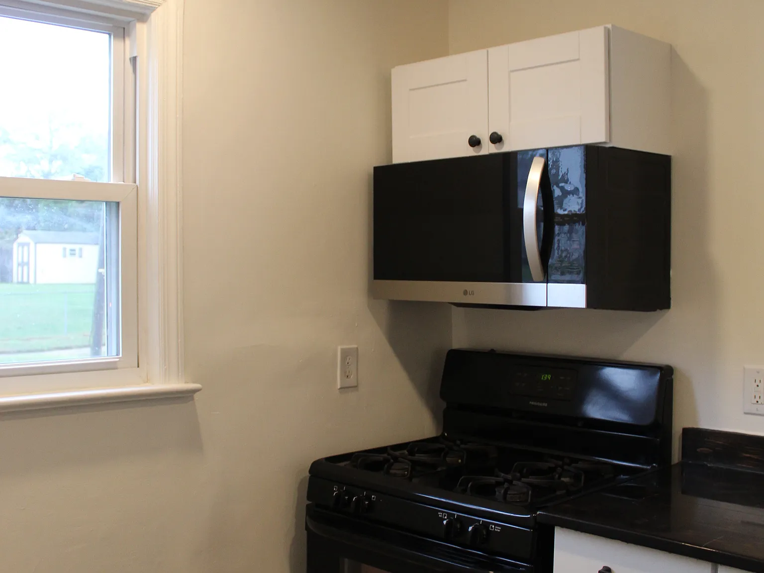2 bed, 900 sqft, $2,500 — Photo 3
