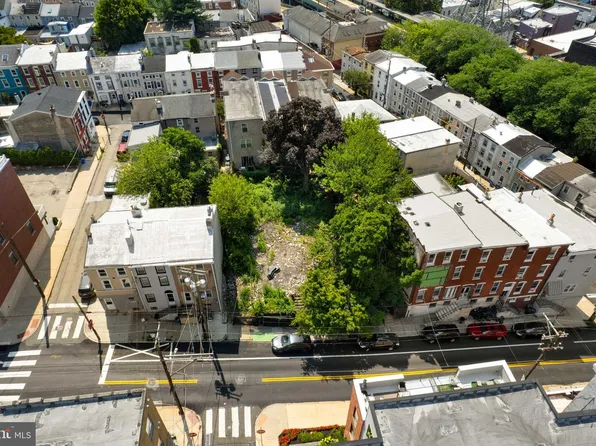 141 Green Ln, Philadelphia, PA 19127
