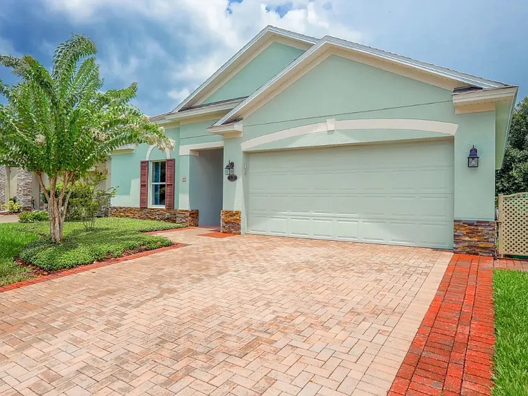 115 Gladesdown Ct — Photo 3