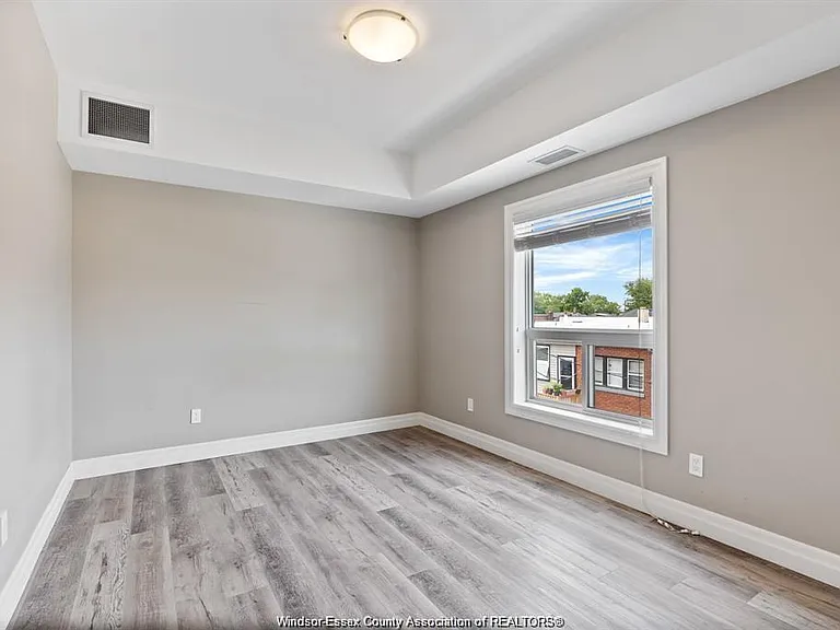 955 Ouellette Ave #305 — Photo 12