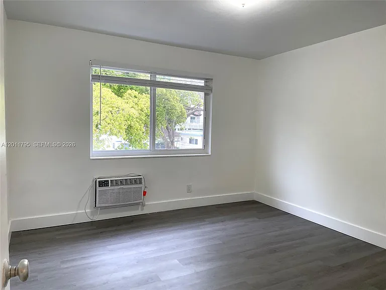 601 S 19th Ave #7 — Photo 10
