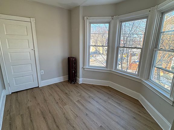2nd image of 517 Woodland St