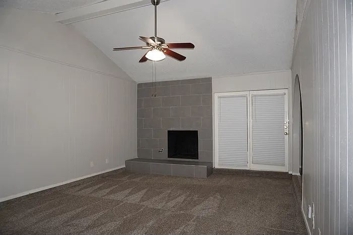 3 bed, 2.0 bath, 1840 sqft, $2,395 — Photo 2