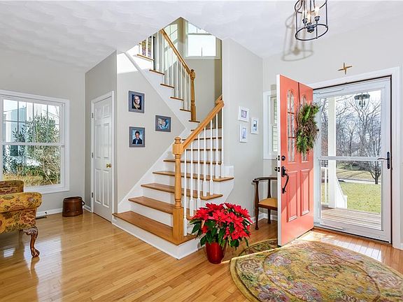 5th image of 451 Westmoreland Ln