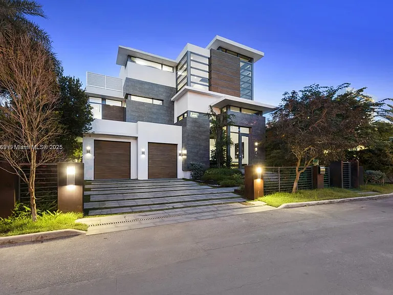 440 Mola Ave — Photo 66