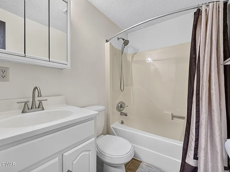 108 Claudine Ln — Photo 31