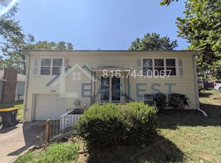1305 NE 84th Pl, Kansas City, MO 64155