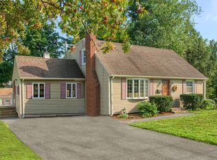 11 Gregory Rd, Chelmsford, MA 01824