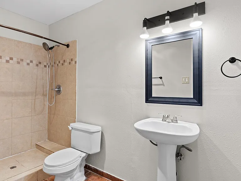 6822 Mountain Spring St — Photo 9