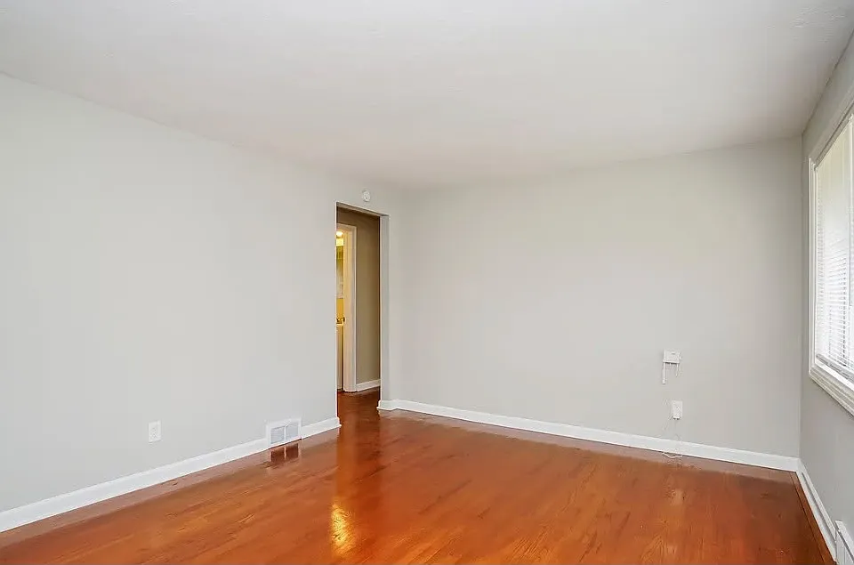 N Maple Ave