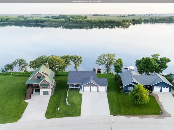 116 W Bay Rd, Lake Park, IA 51347