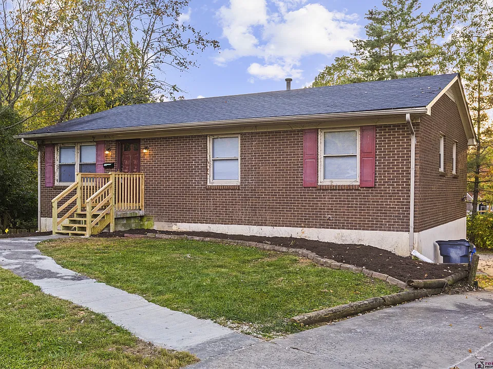 1296 Latonia Park