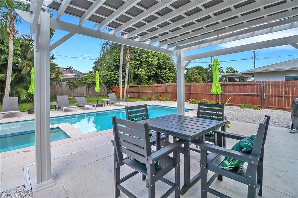 2 bed, 1.0 bath, 912 sqft, $4,000 — Photo 1