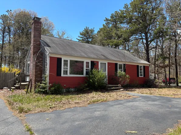 8 Oakleaf Circle, Harwich, MA 02645