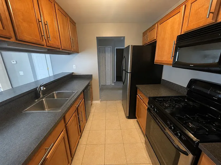 519 Addington Ln — Photo 9