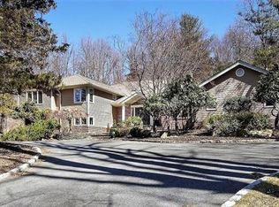1 Cedar Ridge Dr, Chester Twp, NJ 07930