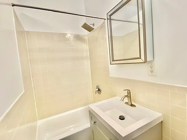 306 E 11th St #4C — Photo 10