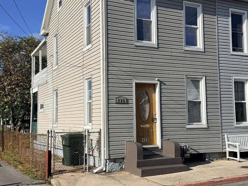 133 E Lee St