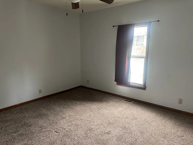 1923 Savannah Ave — Photo 6
