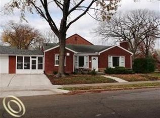 1305 Cadieux Rd, Grosse Pointe Park, MI 48230