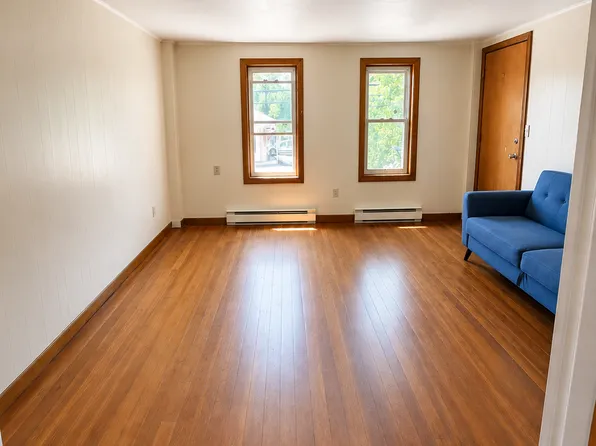 1187 Putnam Pike #2R, Chepachet, RI 02814