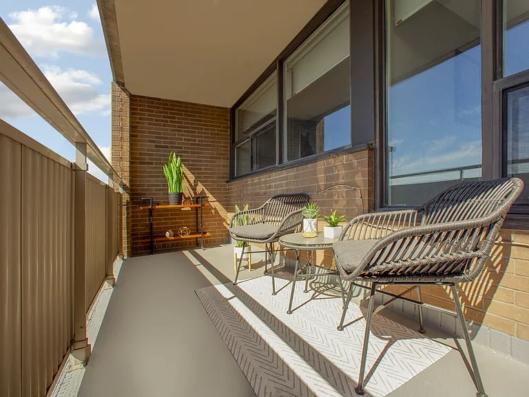 2575 Danforth Ave — Photo 40