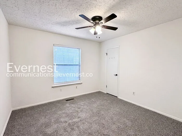 909 W Glendale St — Photo 17